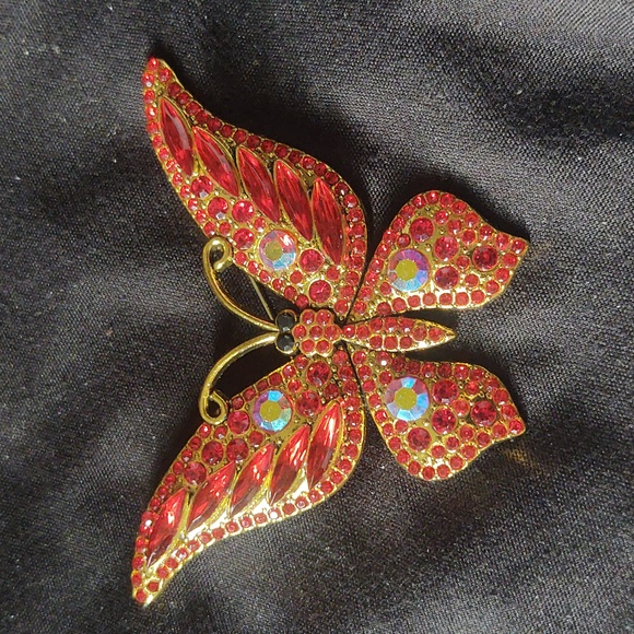 Red Rhinestone Butterfly Brooch - Picture 4 of 4